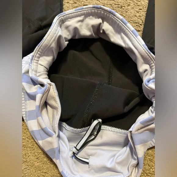 Lululemon adjustable tie Capri Leggings - Picture 3 of 8